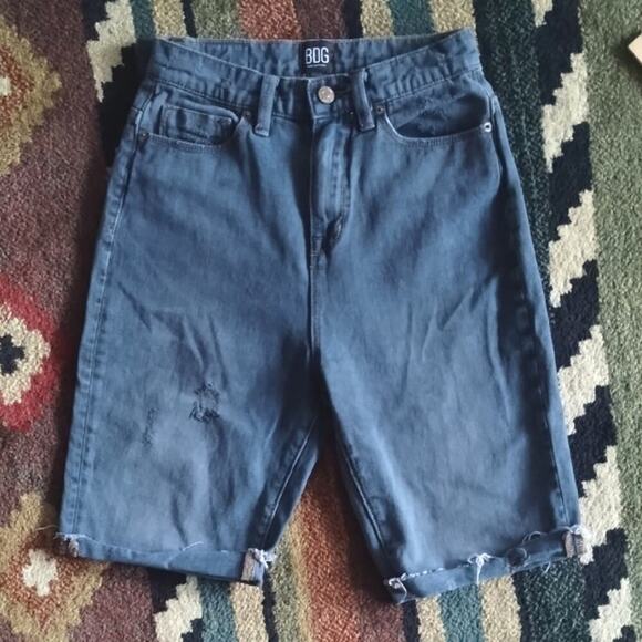 BDG Black Wash Bermuda Cutoff Mom High Rise Raw Hem Distressed Denim Shorts 25 - Picture 2 of 16